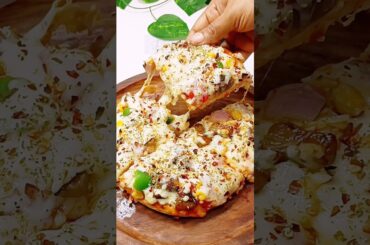 सिर्फ 10 मिनट में Dominos से भी बढ़िया Cheese Burst Pizza बनकर तैयार #shorts #pizza #ytshorts