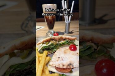 Italian Restaurant in Noida #trendingshorts #youtubeshorts #ytshorts #pizzeria #pizza #italian
