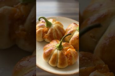 Cheesy pizza pumpkins!