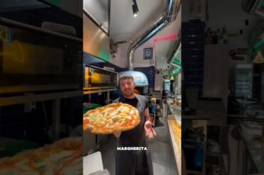 Best pizza shop in Naples, Italy🍕🇮🇹 #pizza #italianfood #bestfood