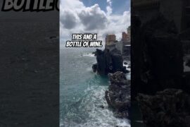 Tag a friend you’d want to share a bottle of wine with. #italy #wine