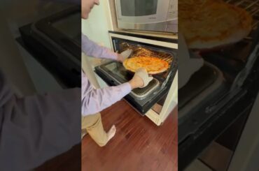 Pizza Hut vibes at home 🍕 Thick, crispy crust made on an iron pizza plate—no delivery, no waiting,