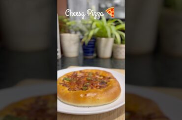 Not a cheesy crust, but cheesy edges that steal the show 🤤🧀 Veg Pizza 🍕 #pizza #shorts