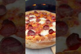 SimulFIRE™ = both gas and wood. Bertello SimulFIRE 16" Rotating Outdoor Pizza Oven