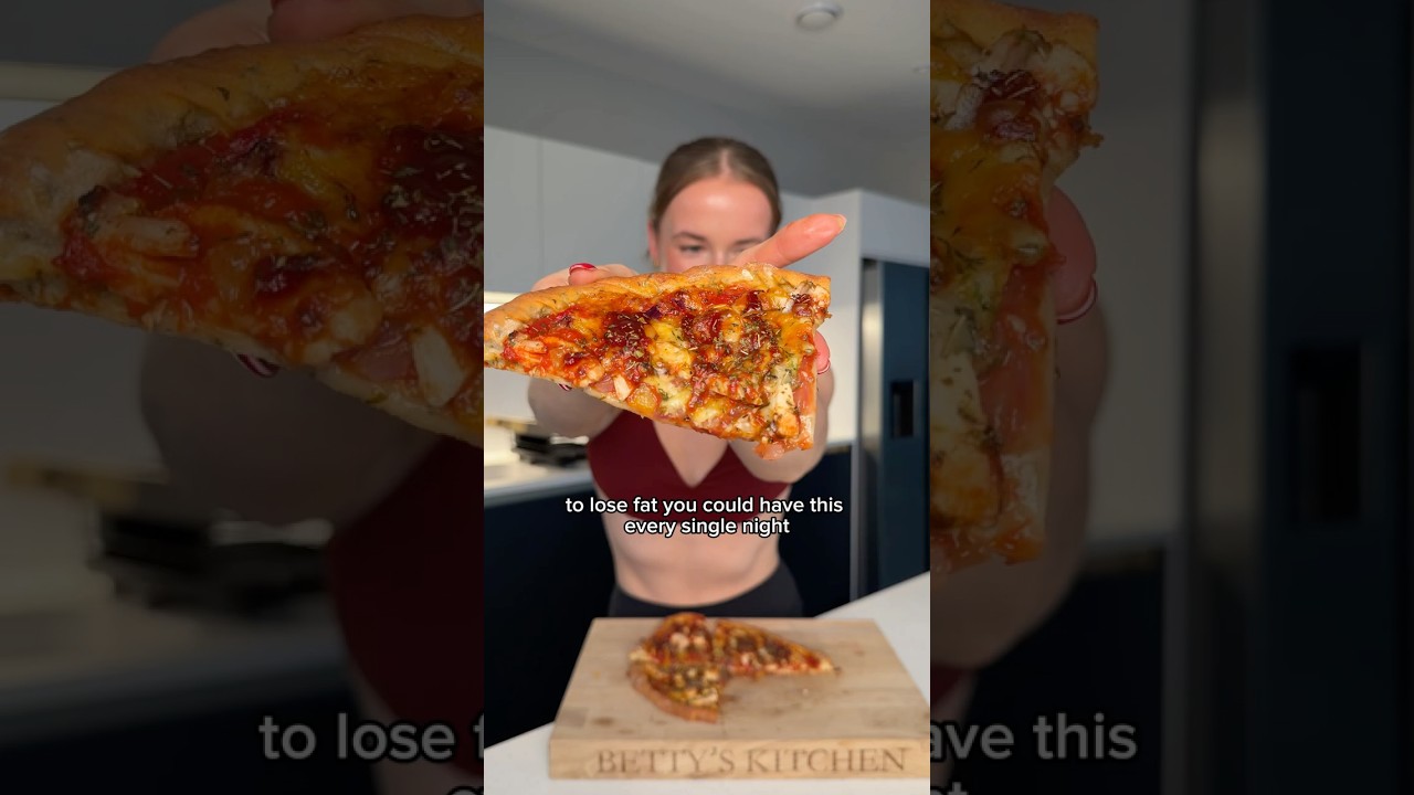 The pizza I eat when losing fat… 540 calories and 50g of protein 🍕🤯 ⤵️ The pizza I eat when losing fat… 540 calories and 50g of protein 🍕🤯 ⤵️