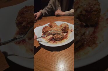 Is this the peak of American Italian food? 🍝🇺🇸 ​#olivegarden #britishintheusa #food #americanfood