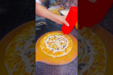 #pizzalover #streetfood #tamannapraveenvlogs #food  #pizza #zomato #deliciouspizza #pizzastreetfood