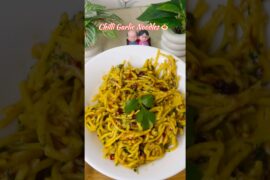 Chilli Garlic spaghetti 🍝 #chilligarlicnoodles #cheese #spaghetti #noodles #ytshorts #ytviral #easy