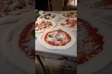 La pizza pronta best chef pizzaiolo best Neapolitan pizza in Italy #youtubeshorts
