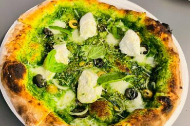 Spinach Ricotta Pizza - Neapolitan Pizza at Italiannis Pizzeria Faridabad