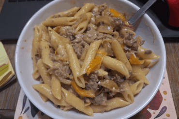 Roasted onion and bellpepper pasta with minced lamb, and a bit of cream sauce