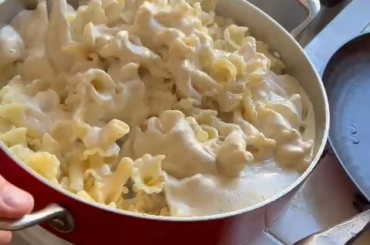 Cacio e pepe for eight