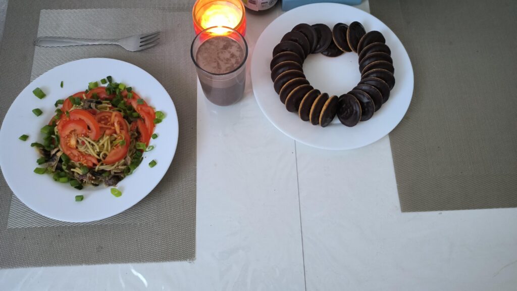 Balanced diet: pasta with salad … and 20 Oreos.” 😄