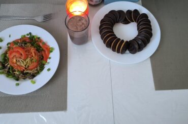 Balanced diet: pasta with salad … and 20 Oreos.” 😄