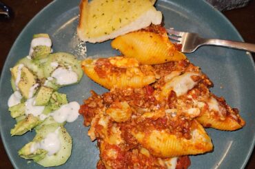 Stuffed shells with a tomato/garlic meat ragu!