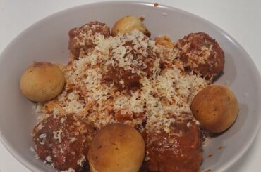 Spaghetti with various balls