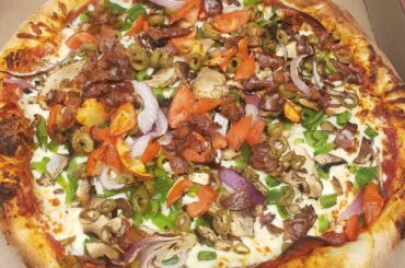 Canadian pizza (Quebec)