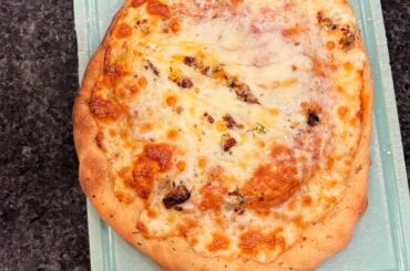 Me and my girlfriend made pizzas