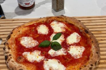 Margherita with Calabrian chili oil 🔥