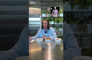 should Iga cook strawberry pasta for Flavio next? 🤔 #tennisplayer #igaswiatek #tastetest