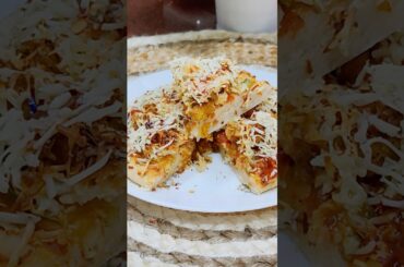 Homemade chicken pizza recipe #youtubeshorts #trendingshorts #pizza #pizzarecipe #chickenpizza #like