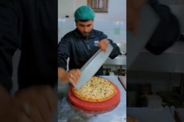 pizza 🍕🔪#shorts #youtube #youtubeshorts #trendingshorts #trend
