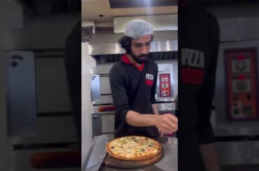 #itspizzatime #pizzajohns #bbqpizza #pizzalover #pizzarecipes #food #pizzatoppings #pizzatime