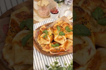 ВКУСНЯ МИНИ ПИЦЦА, СЛОЙКА НА БЫСТРУЮ РУКУ! Ну очень вкусно #рецепты #рецепт #пицца #выпечка