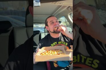 Barry Bites Burnt Edges Chicken Pot Pie-zza #barrybites #burntedges #pizza #foodreview