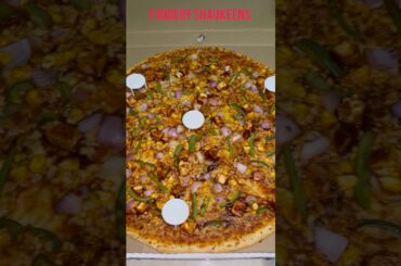 LapinoZ Giant Pizza Sachme Giant Hai 🤩 #fooderyshaukeens #food #indianfood #pizza