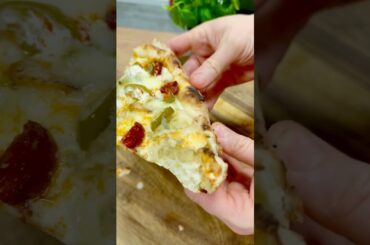 GORGONZOLA JALAPEŇO PEPPERONI 🍕#homemadepizza#gorgonzola#jalapeño#pepperoni#crispy#asmr#italian#top