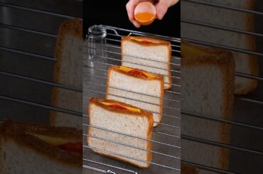 Cheesy Baked Egg Sandwich Recipe | Italian Café Style Breakfast #shorts