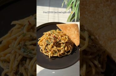 WHAT! Aglio Olio without GARLIC?😳🍝 Quick, easy & delicious Jain pasta recipe #shorts #aglioolio