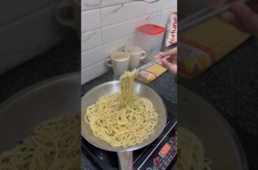 Can you guess the dish?👀🍝 #italian #italian #italianfood #pasta #spaghetti #quickrecipe #subscribe