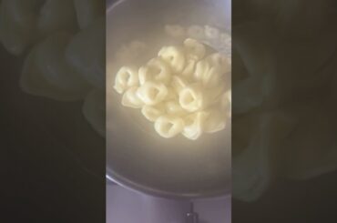 Cooking tortellini #dailyvlogs #food #dailyroutine #pastatime #cooking #italiangetaway #foodporn