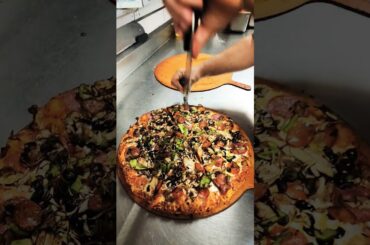 ROUND TABLE PIZZA  #usa #pizza #food #fastfood #pizzalover #italianfood #pizzafood #pizzatime #Lodi