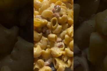 Макароны с сыром, сливками и беконом — когда хочется по-настоящему вкусно. #рецепт #тожевкусно #еда