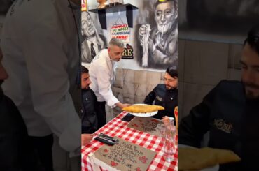 🍕🔥 How to eat fried pizza in Naples!! #bestfood #pizza #italianfood