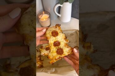 Crispy Airfryer Pizza Chips 🍕 #airfryerrecipes #pizzalover #shorts #cheesy