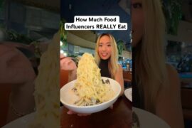 How much food influencers ACTUALLY eat 😋 #losangeles #foodie #italian