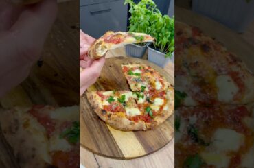THIS MARGHERITA PIZZA🍕#homemadepizza#deliciouspizza#italian#chef#gourmet#great#cooking#channel#food