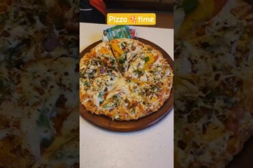 Italian Spicy🌶 Pizza🍕 whose fav😋 #food #foodie #pizza #kids #favorite #ytshorts