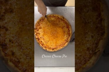 Can’t ever go wrong with a cheese pie 🤤 #localbusiness #utah #pizza #food #cheesepizza