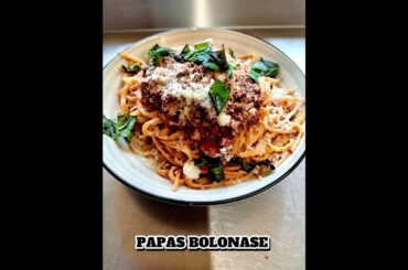 Cooking in a mental health hospital. PAPAS BOLOGNAISE | When life gets heavy, I cook bolognese 🍝