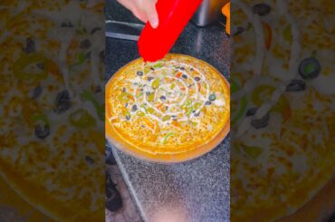 #streetfood #tamannaandpraveen #tamannapraveenvlogs #food #howtomakewhitesaucepasta #pizza #zomato