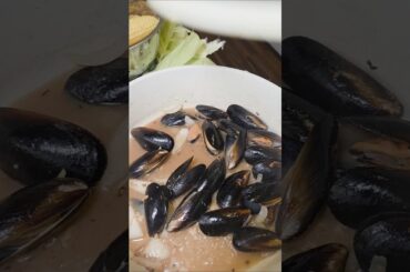 White sauce spaghetti with mussels! #youtubeshorts #cooking