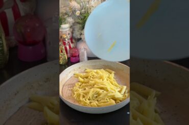 Alfredo pasta #alfredo #foryou #food #shortfeed #recipe #cooking #yeschef #easyrecipe #cooking