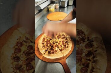 ROUND TABLE PIZZA  #usa #pizza #food #fastfood #pizzalover #italianfood #pizzafood #pizzatime #Lodi