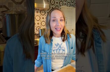 Simple Garlic Bread #cookingshorts #garlicbread #italiancooking #cookingtips #cooking #garlic #short