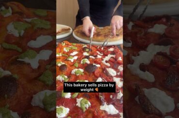 They sell pizza by the pound here #pizza #italy